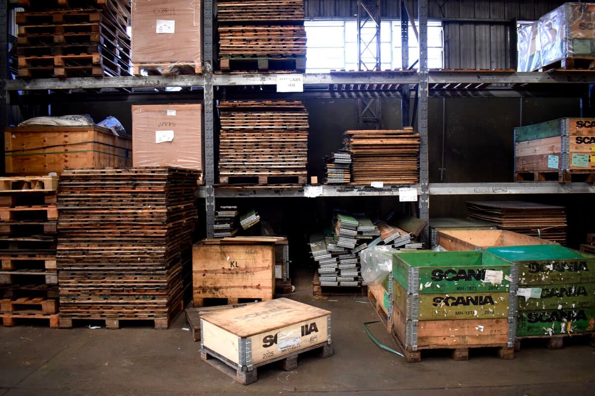 Warehouse and logistics area at KAELE SRL with forklift and in-process materials